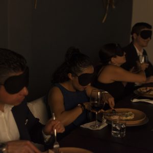 Cena a Ciegas en Grupo a Domicilio